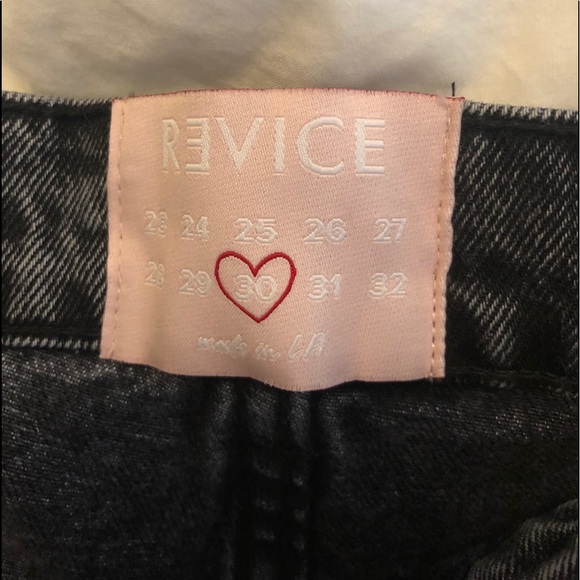 REVICE Side Chick / Crue Wash Jean shorts - Picture 6 of 6